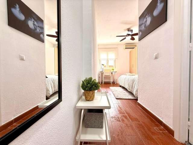 Habitación en piso compartido en alquiler en Pradolongo, Madrid