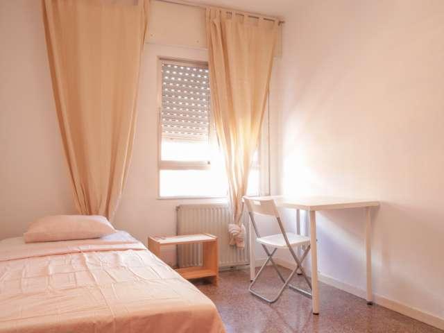 Habitación en piso compartido en alquiler en Pradolongo, Madrid