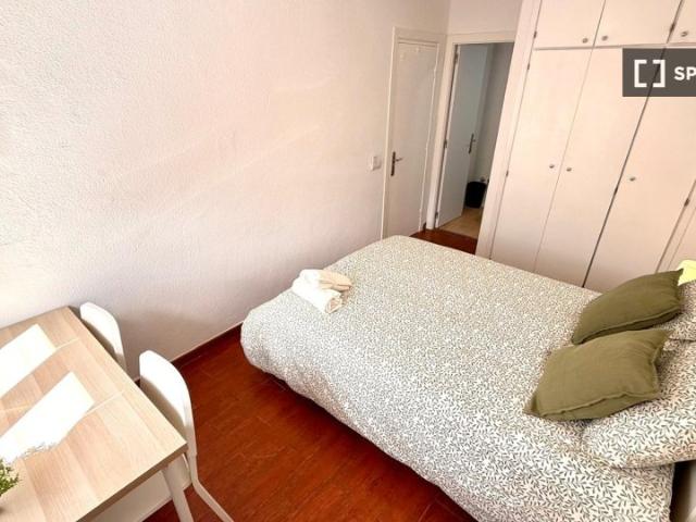 Habitación en piso compartido en alquiler en Pradolongo, Madrid