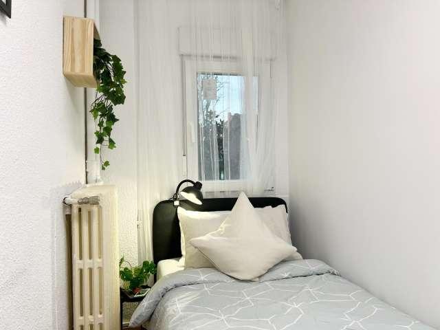 Habitación en piso compartido en alquiler en Quintana, Madrid