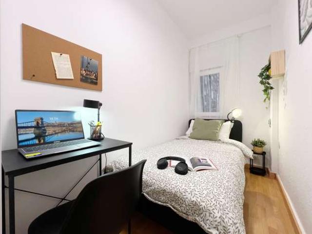 Habitación en piso compartido en alquiler en Quintana, Madrid