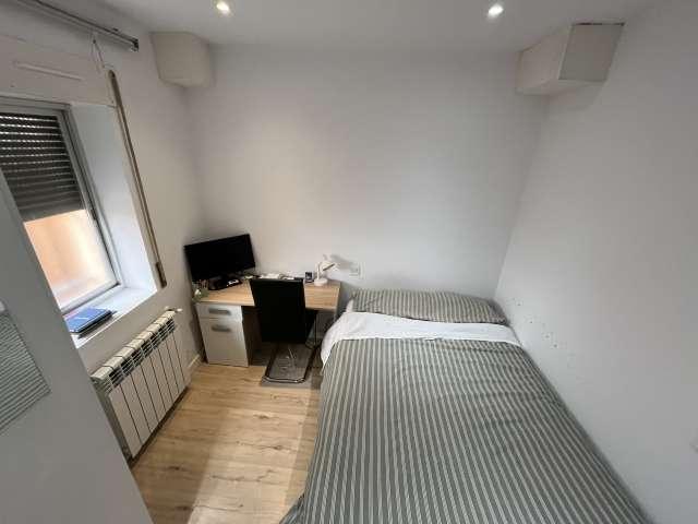 Habitación en piso compartido en alquiler en Ríos Rosas, Madrid