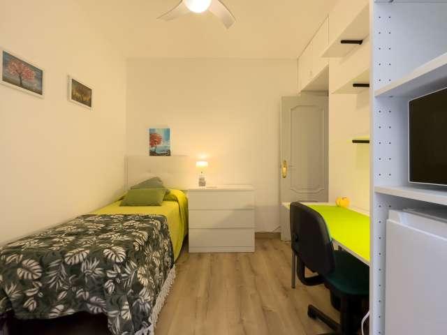Habitación en piso compartido en alquiler en Sants Badal, Barcelona
