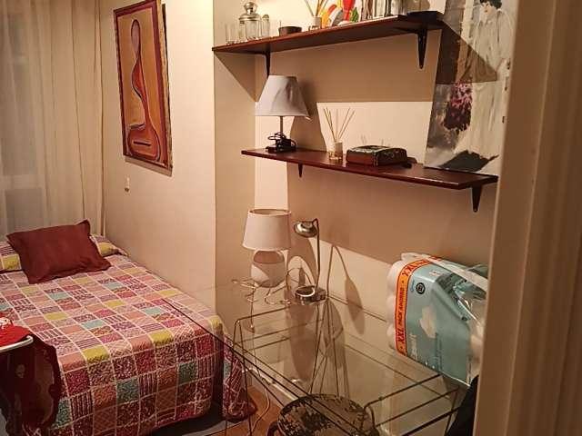 Habitación en piso compartido en alquiler, Hispanoamérica, Madrid
