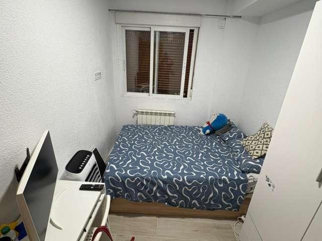Habitación en piso compartido en alquiler, Pueblo Nuevo, Madrid