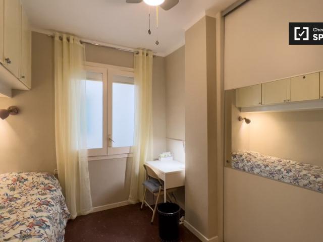 Habitación en un piso compartido en Gràcia