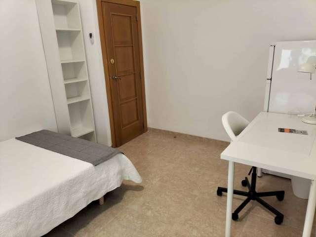 Habitación en piso compartido en Camí Fondo, Valencia
