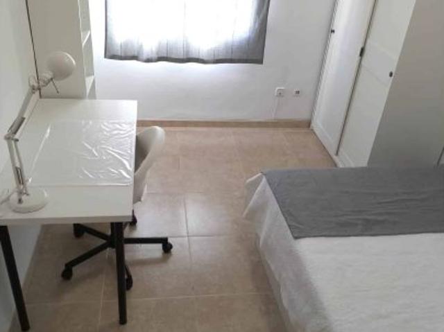 Habitación en piso compartido en Camí Fondo, Valencia