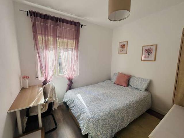 Habitación en piso compartido en Canyelles, Barcelona