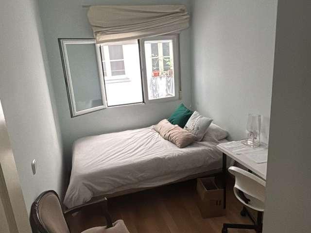 Habitación en piso compartido en Castellana, Madrid