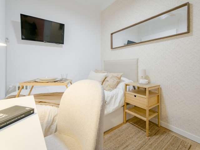 Habitación en piso compartido en Castillejos, Madrid