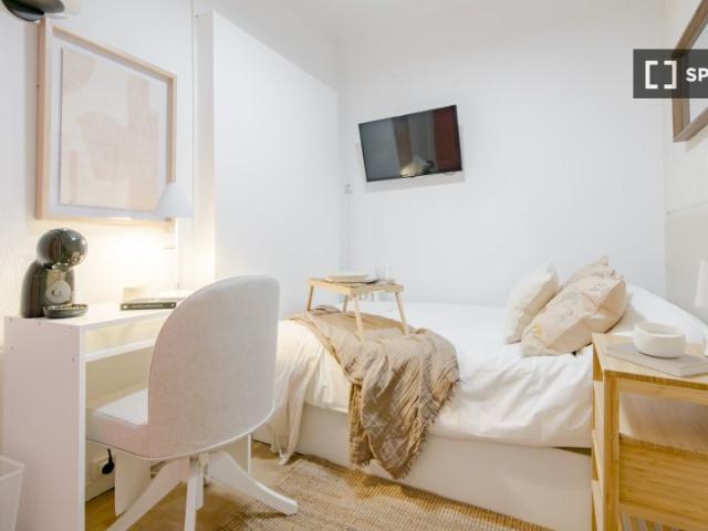 Habitación en piso compartido en Castillejos, Madrid