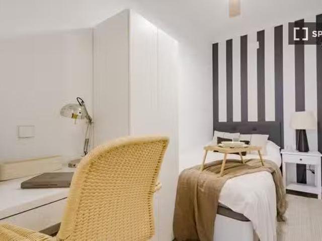 Habitación en piso compartido en Castillejos, Madrid
