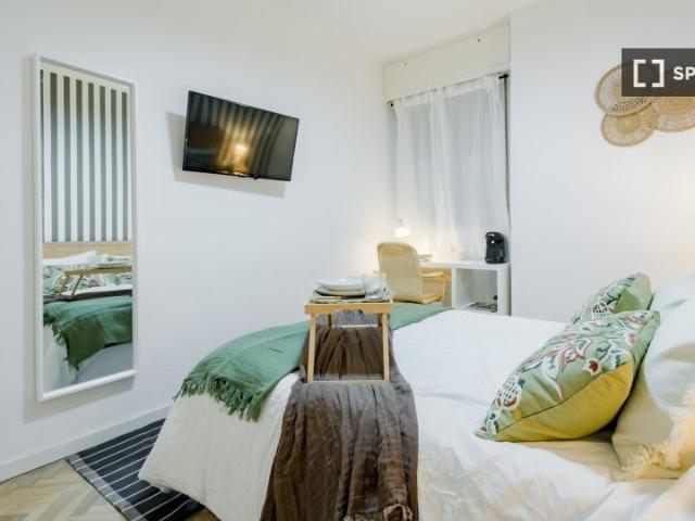 Habitación en piso compartido en Castillejos, Madrid