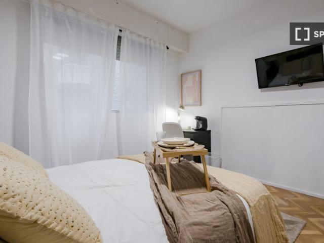 Habitación en piso compartido en Castillejos, Madrid