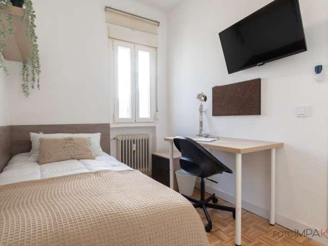 Habitación en piso compartido en Castillejos, Madrid