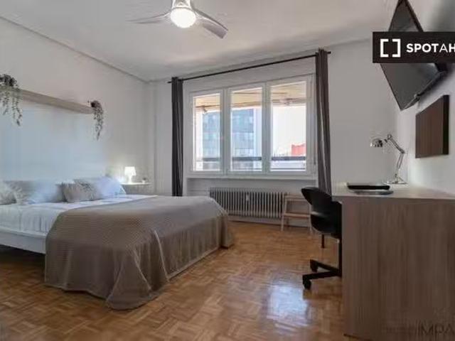 Habitación en piso compartido en Castillejos, Madrid