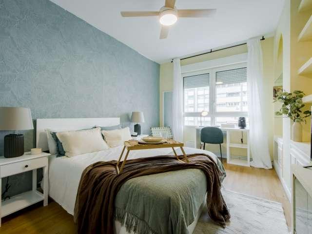 Habitación en piso compartido en Castillejos, Madrid