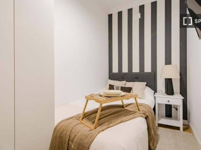 Habitación en piso compartido en Castillejos, Madrid