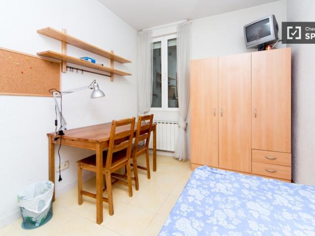 Habitación en piso de 3 habitaciones en alquiler en Arapiles, Madrid