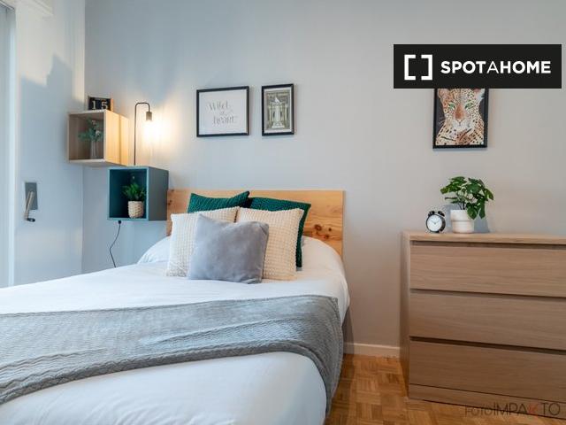 Habitación en piso compartido en Cuatro Caminos, Madrid