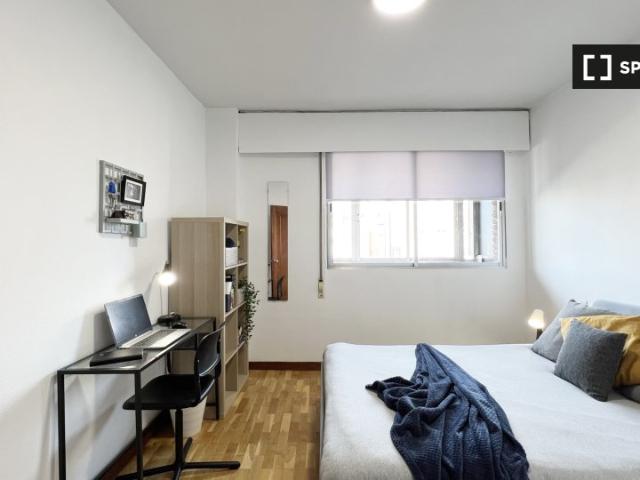 Se alquila habitación en Cuatro Caminos, Madrid