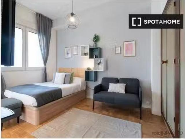 Habitación en piso compartido en Cuatro Caminos, Madrid