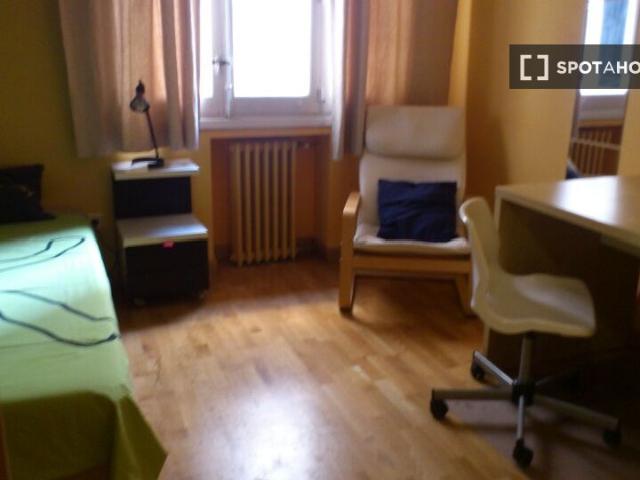 Habitación en piso compartido en Cuatro Caminos, Madrid