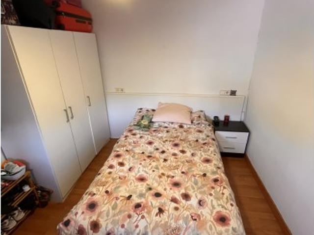 Habitación en piso compartido en el Turó de la Peira, Barcelona