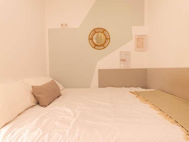 Habitación en piso compartido en el raval, barcelona