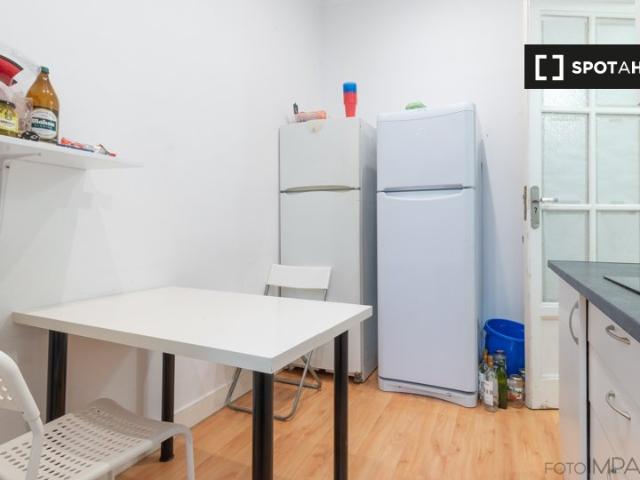 Habitación en piso compartido en Embajadores, Madrid