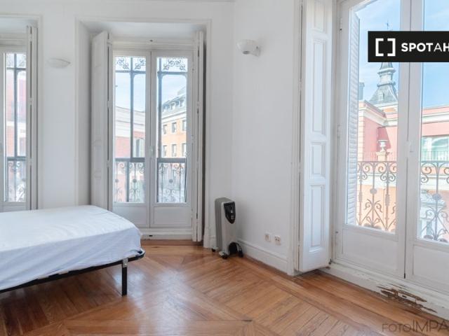 Habitación en piso compartido en Embajadores, Madrid
