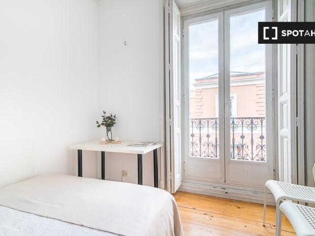 Habitación en piso compartido en Embajadores, Madrid