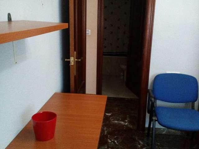 Habitación en piso compartido en Gran Bulevar, Jaén