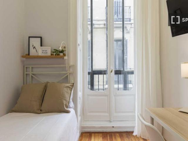 Habitación en piso compartido en Justicia, Madrid