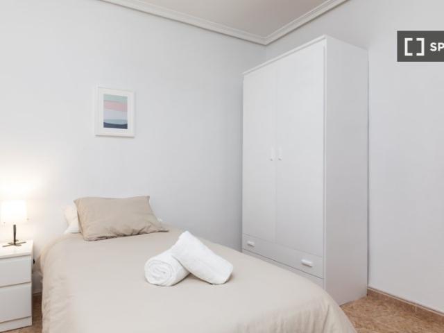 Habitación en piso compartido en La Gran Vía, Valencia
