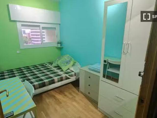 Habitación en piso compartido en La Marina de Port, Barcelona