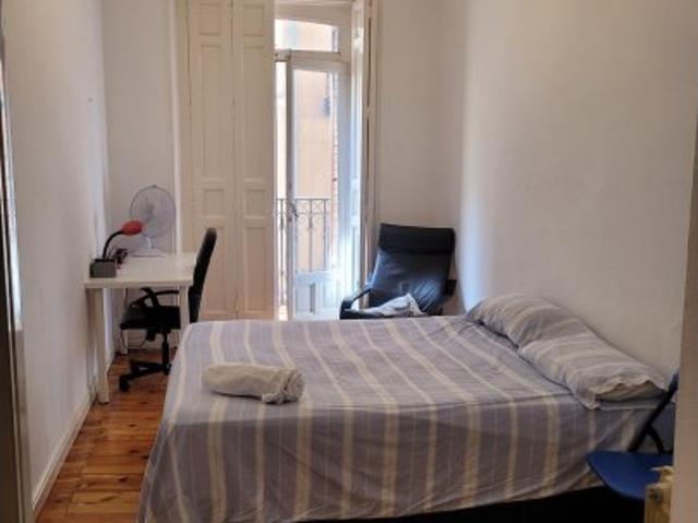 Habitación en piso compartido en alquiler en Embajadores, Madrid