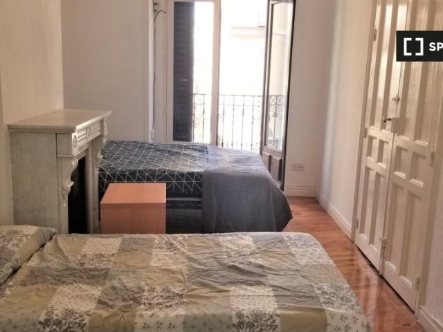 Habitación en piso compartido en alquiler en Embajadores, Madrid