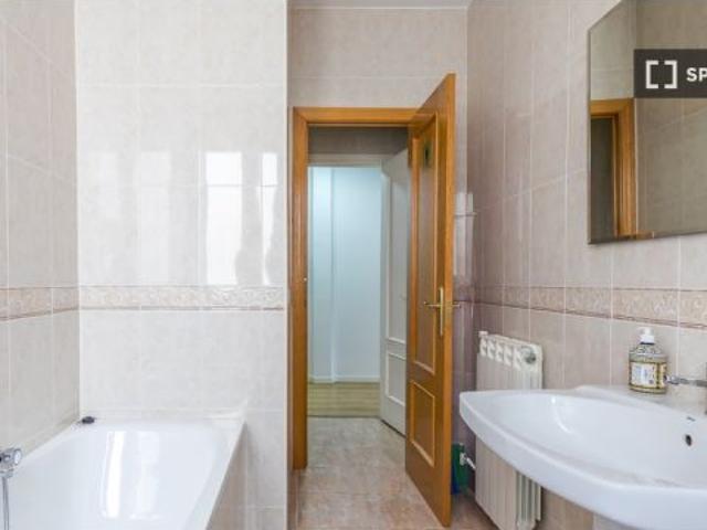 Habitación en piso compartido en madrid