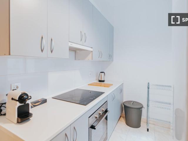 Habitación en piso compartido en Niño Jesús, Madrid