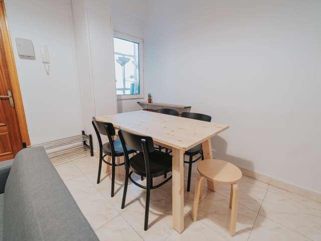 Habitación en piso compartido en Niño Jesús, Madrid