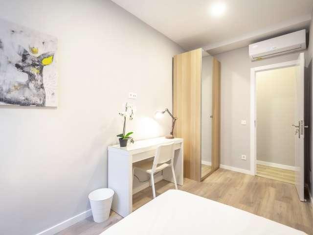 Habitación en piso compartido en alquiler en Numancia, Madrid