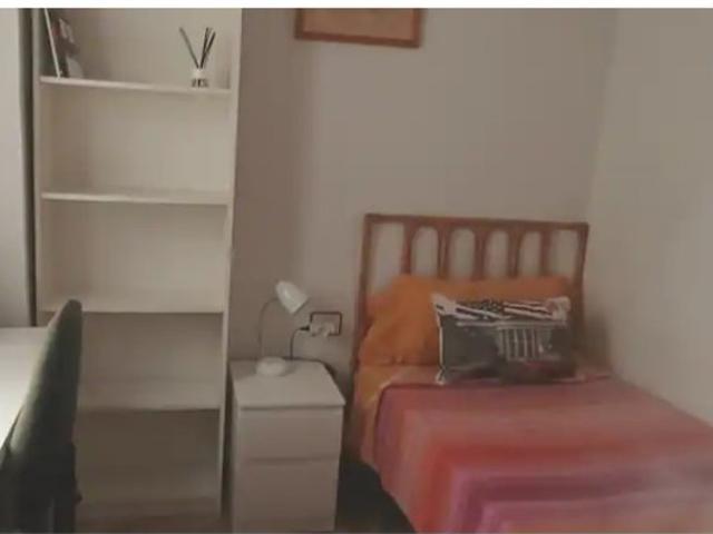 Habitación en piso compartido en San Ildefonso, Granada