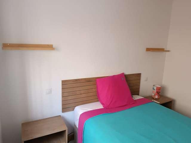 Habitación en piso compartido de 3 habitaciones en alquiler en Madrid