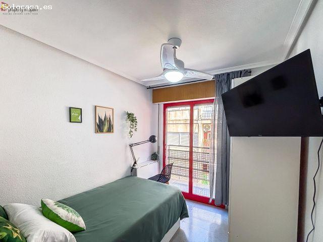 HABITACIÓN EN PISO CENTRICO CON ASCENSOR Y BALCÖN PRIVADO