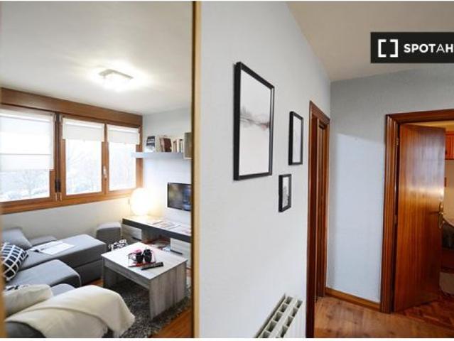 Habitación en piso de 3 dormitorios en Otxarkoaga, Bilbao