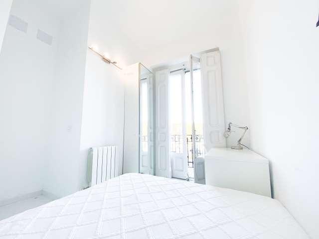 Habitación en piso de 3 habitaciones en alquiler, Embajadores, Madrid