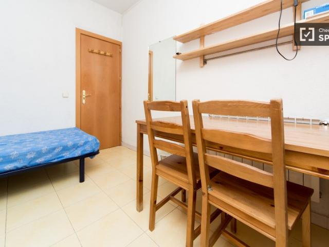 Habitación en piso de 3 habitaciones en alquiler en Arapiles, Madrid