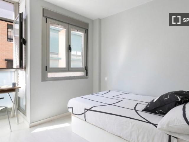 Habitación en piso de 3 habitaciones en alquiler en Buenavista, Madrid